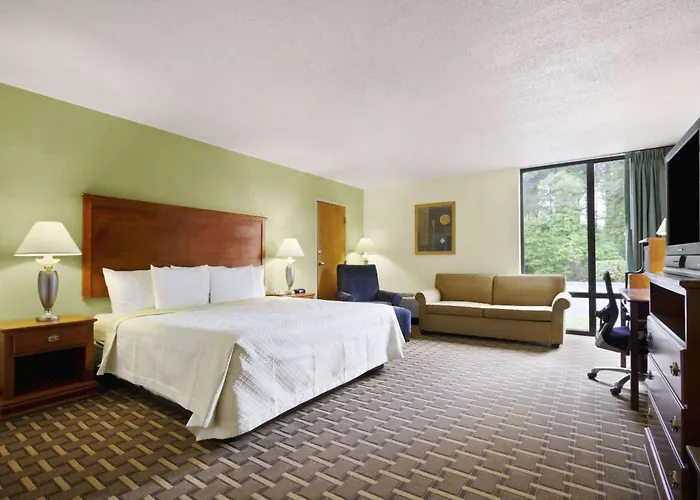 Days Inn By Wyndham Fayetteville-South/I-95 Exit 49